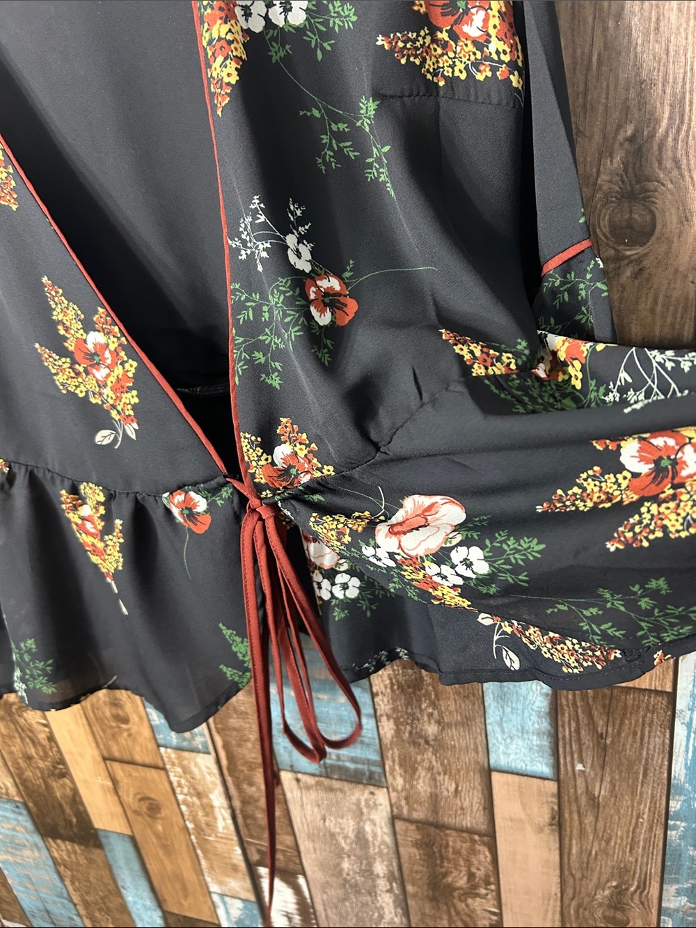 Floral Tie-Front Ruffle flare sleeve top Black - Picture 8 of 16